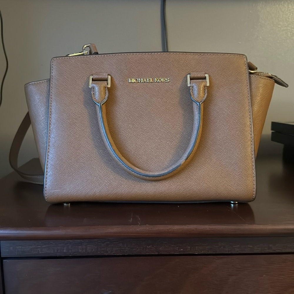Micheal Kors purse